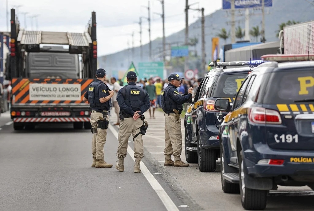 Not Cias Bolsonaristas Fazem Cerca De Bloqueios Em Estradas De