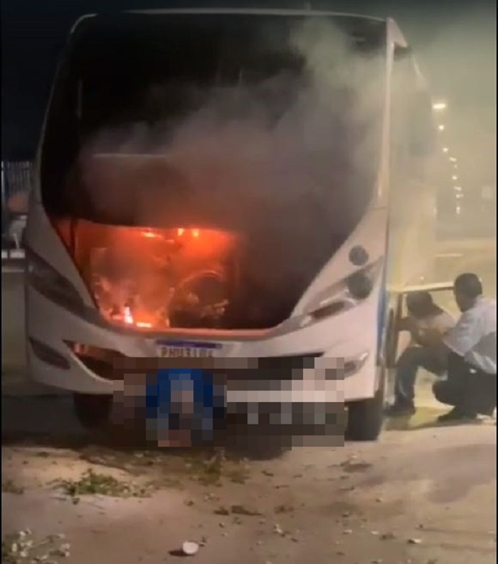 Notícias Micro ônibus pega fogo durante transporte de funcionários do