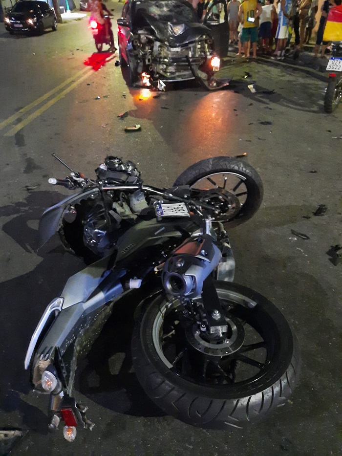 Not Cias Imagens Fortes Motociclista Morre Na Hora Ap S Violenta