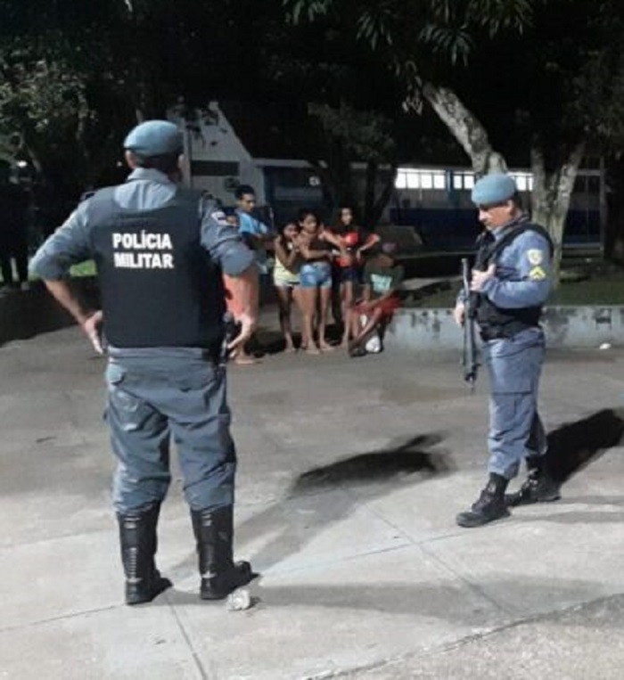 Notícias Duas pessoas são baleadas durante troca de tiros entre