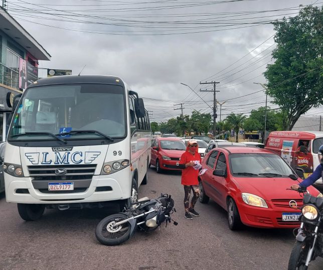 Notícias Acidente de trânsito entre motocicleta e micro ônibus deixa