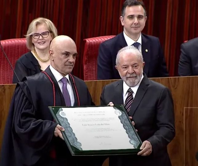 Notícias Diploma é de uma parcela significativa do povo diz Lula