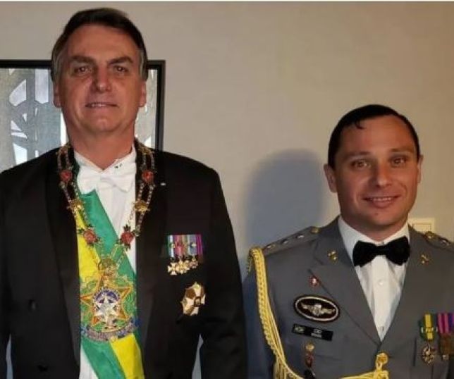 Notícias Polícia Federal intima Bolsonaro e Mauro Cid a depor em