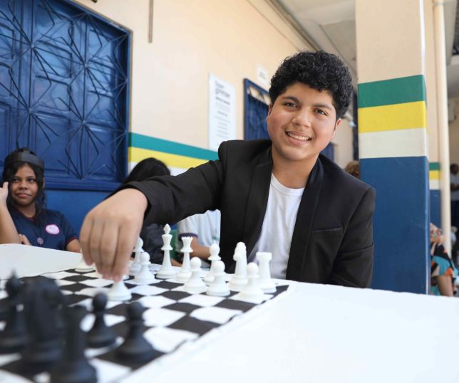 Not Cias Escola Da Rede Estadual Promove Xadrez Humano Como Pr Tica