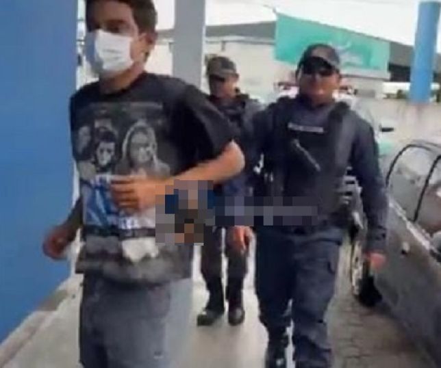 Notícias Polícia prende em flagrante um homem que cravou lâmina de