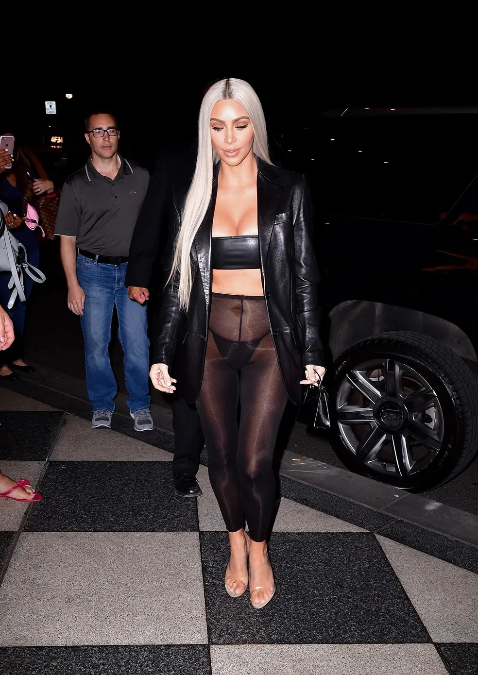 Notícias | Mulher de Kanye West copia Kim Kardashian em look que dispensa  calcinha | Portal do Zacarias - A verdade da informação em primeiro lugar!