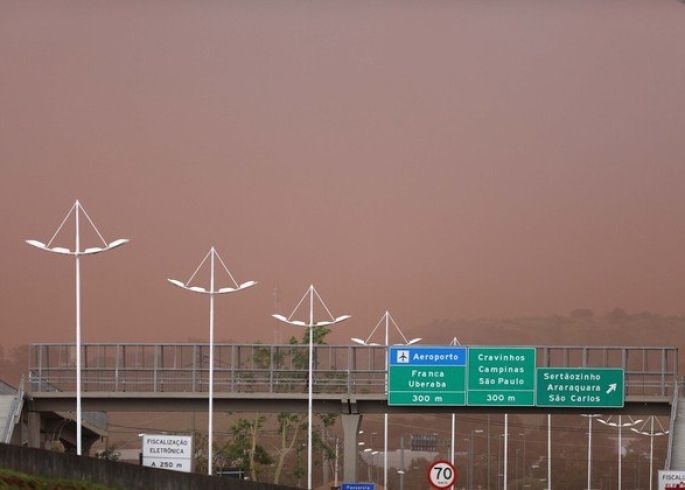 Tempestade de poeira atinge Ribeirão Preto, no interior de SP