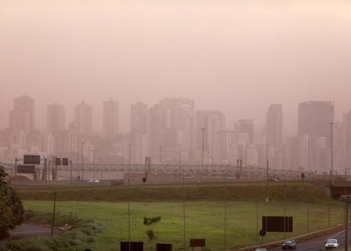 Tempestade de poeira atinge Ribeirão Preto, no interior de SP