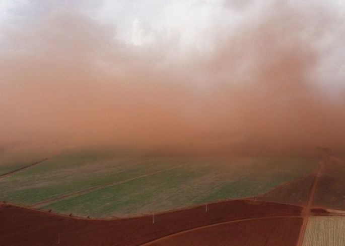 Tempestade de poeira atinge Ribeirão Preto, no interior de SP