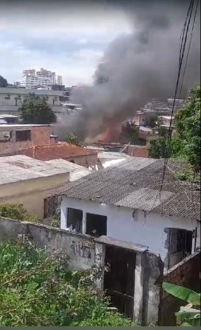Notícias | Incêndio destrói várias casas e deixa famílias desabrigadas ...