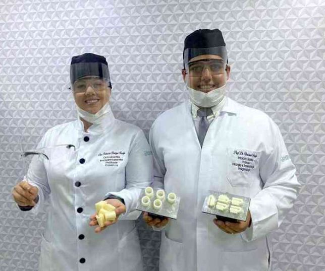 Notícias Dentistas mineiros doam viseiras fabricadas em impressora 3D