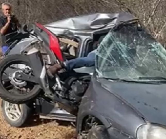 Jovem que viralizou por “dar grau” de moto morre em acidente