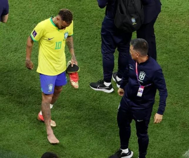 Antony revela que quase não vê Neymar e culpa ar-condicionado por resfriado