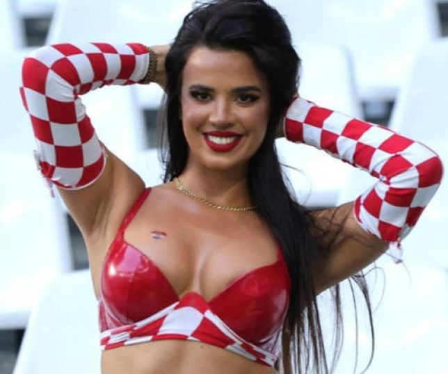 Notícias Torcedora argentina que fez topless na final da Copa do Mundo não é vista desde que