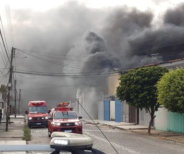 Notícias | IMAGENS FORTES! Incêndio destrói fábrica de fogos de ...