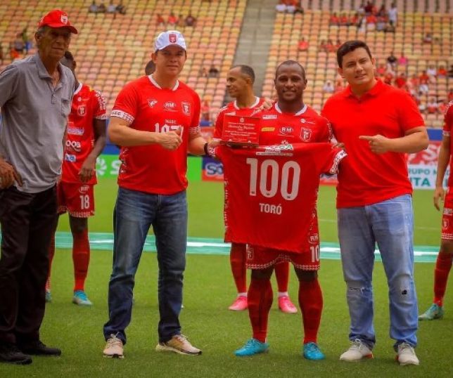 Notícias Toró completa 100 partidas pelo Princesa do Solimões e comemora 'Gratificante chegar Notícias Toró completa 100 partidas pelo Princesa do Solimões e comemora 'Gratificante chegar