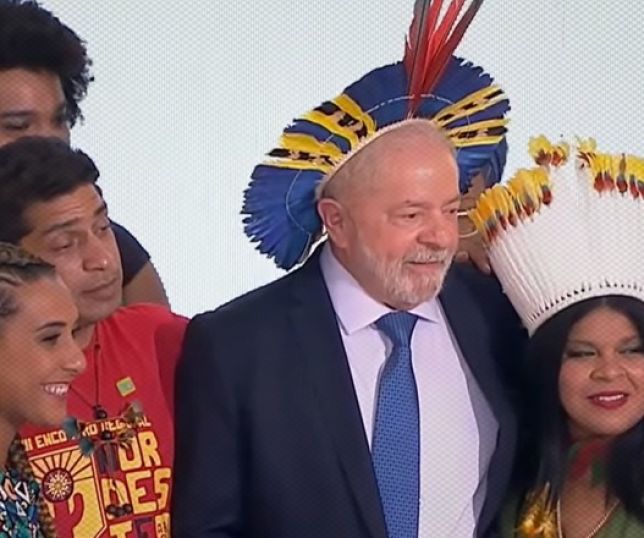Lula assina demarcação de seis terras indígenas, informa Planalto