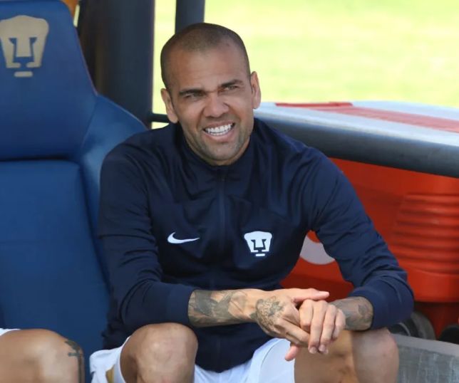 Touro invade campo durante partida de rugby na França; veja