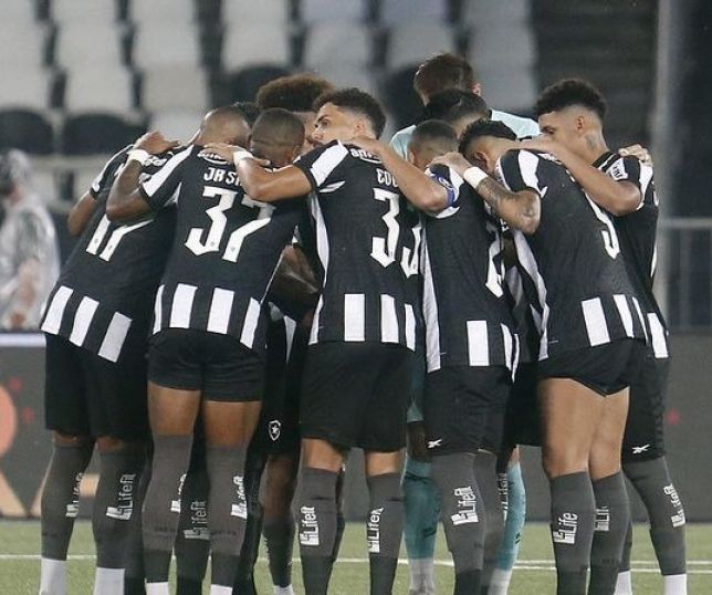 Manchester United x Newcastle: onde assistir ao jogo pela Copa da Liga  Inglesa - Rádio Itatiaia