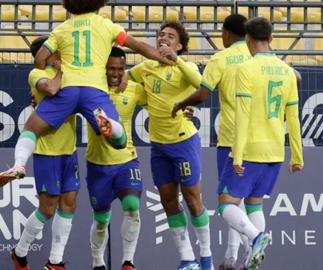 Santos vence o Flamengo em jogão no Mané Garrincha lotado