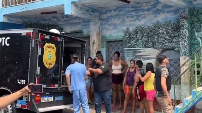 IMAGEM FORTE! HOMEM É ENCONTRADO MORTO COM QUINZE FACADAS DENTRO DA QUITINETE NO BAIRRO DO NOVO ALEIXO, ZONA NORTE DE MANAUS