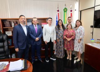 Prefeito David Almeida realiza visita institucional ao Ministério Público do Amazonas