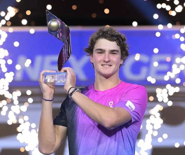 Tênis: João Fonseca conquista o título do Next Gen ATP Finals