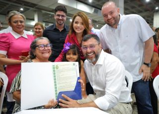 Governador Wilson Lima entrega 800 títulos definitivos para famílias da capital pelo programa Amazonas Meu Lar