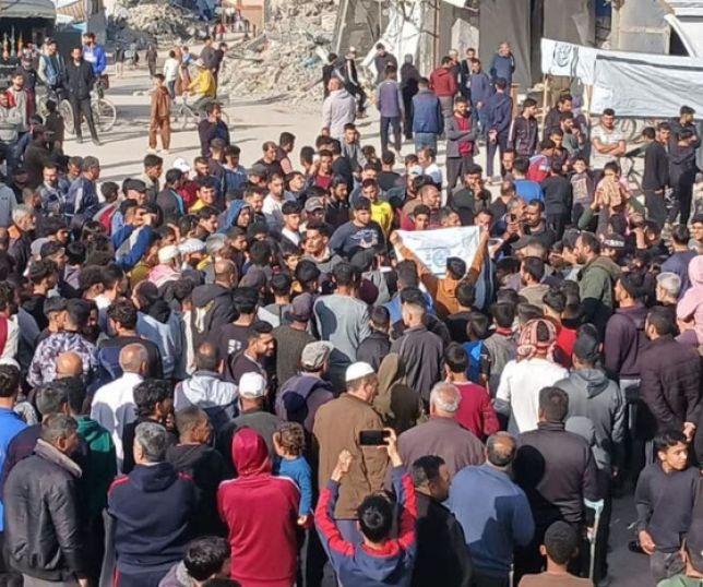 Centenas participam de protesto contra o Hamas em Gaza