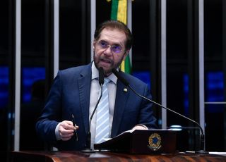 Senador Plínio Valério denuncia licitação milionária do ICMBio para empresário ligado à Marina Silva
