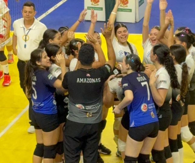 Equipes da Nilton Lins disputam torneios nacionais de vôlei e handebol