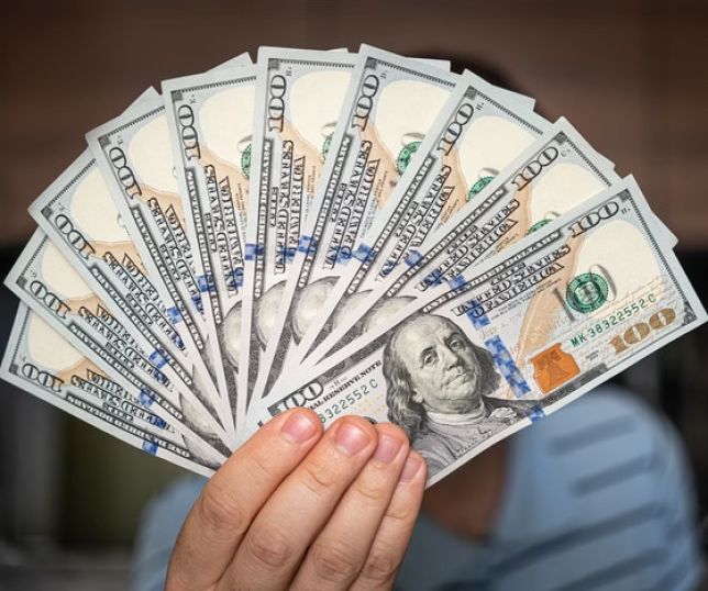Após recorde, Bolsa cai com tombo do Banco do Brasil. Dólar recua