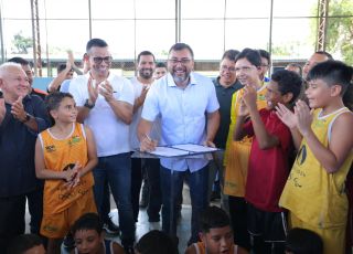 Em café em homenagem às mães, no bairro da Compensa, governador Wilson Lima anuncia reforma de espaços de esporte e lazer