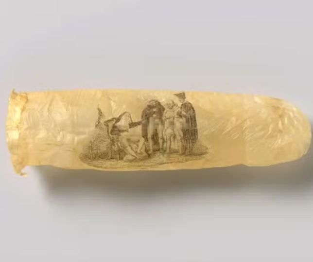 Notícias | Preservativo raro de 200 anos com imagem de freira e padres ...