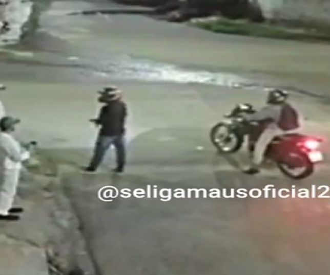 Motoqueiros assaltantes fazem arrastão, disparam tiros e 'tocam terror' contra trabalhadores ao amanhecer do dia no bairro da Nova Cidade, Zona Norte de Manaus. VEJA VÍDEOS