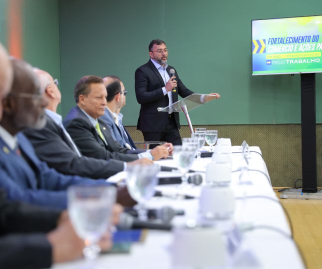Governador destaca apoio ao comércio durante estiagem e reforça injeção de R$ 1,5 bilhão na economia com pagamento do 13º