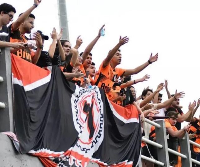 Manauara libera entrada para torcedores com a camisa do clube em duelo contra o Manaus