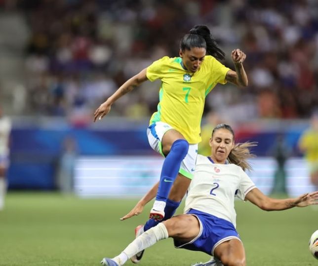 Brasil leva virada e perde último amistoso antes da Copa América
