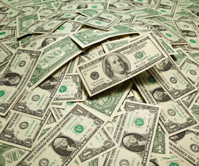 Dólar afunda a R$ 5,42 e atinge menor valor em 11 meses. Bolsa cai