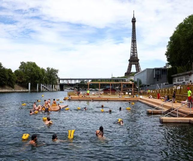 pós 120 anos Rio Sena, em Paris, é liberado para natação pública