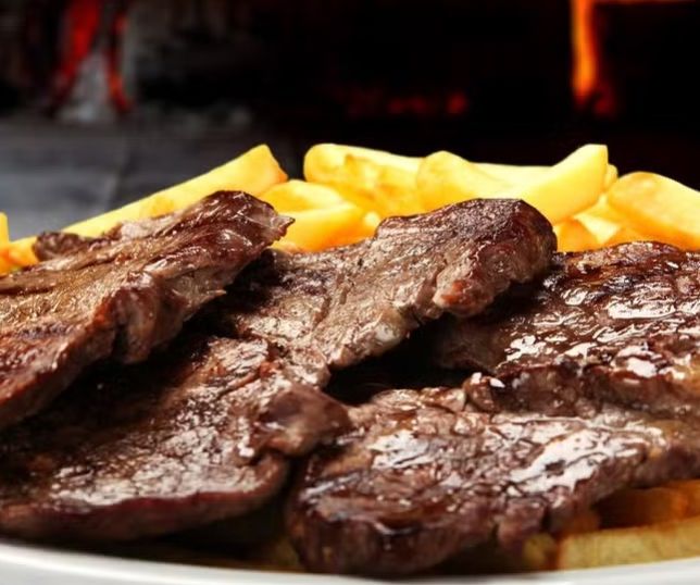 Alimento bastante consumido no Brasil pode aumentar o risco de câncer no intestino; saiba qual é