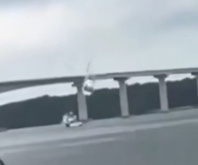 Helicóptero cai em rio na Malásia durante exercício nuclear. VEJA VÍDEO