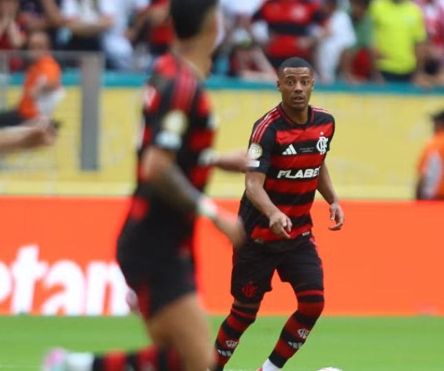 Sem Pulgar, Flamengo prepara De la Cruz para suportar sequência