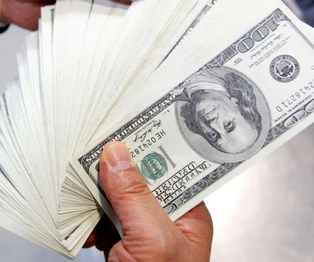 Dólar sobe para R$ 5,58 com agravamento de tensões com EUA