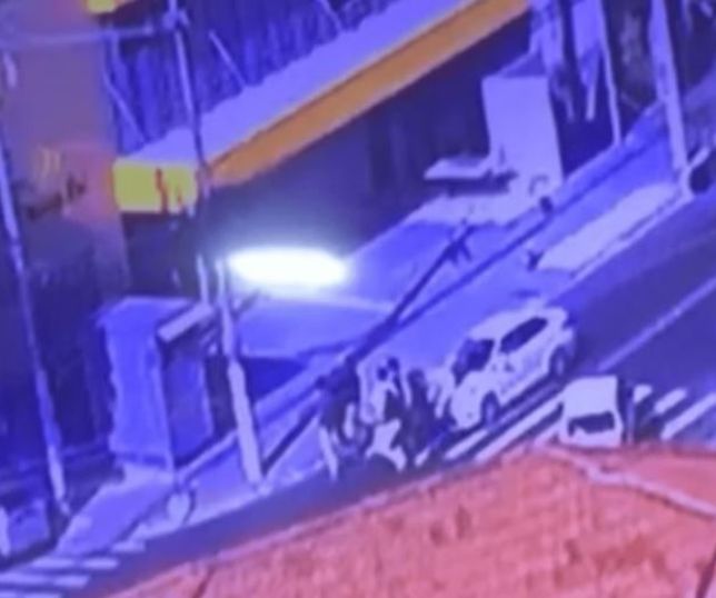 Taxista atropela quatro pedestres que atravessavam na faixa em São Paulo. VEJA VÍDEO
