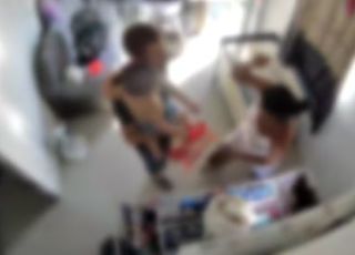 Homem provoca ex com faca antes de ser morto; mulher alega defesa. VEJA VÍDEO