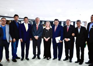 Senador Omar lidera comitiva do Amazonas em reunião com o governo para defender diálogo entre setor produtivo e meio ambiente no sul do estado