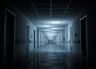 Mistério: bebê de 7 meses é deixado em hospital e mãe desaparece 