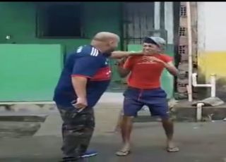 Homem chora, grita e se desespera ao ser preso por policiais do 1º DIP no bairro de Educandos, Zona Sul de Manaus. VEJA VÍDEO