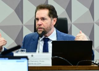 ''Dinheiro do BNDES deve ser investido no Brasil'', defende senador Plínio Valério